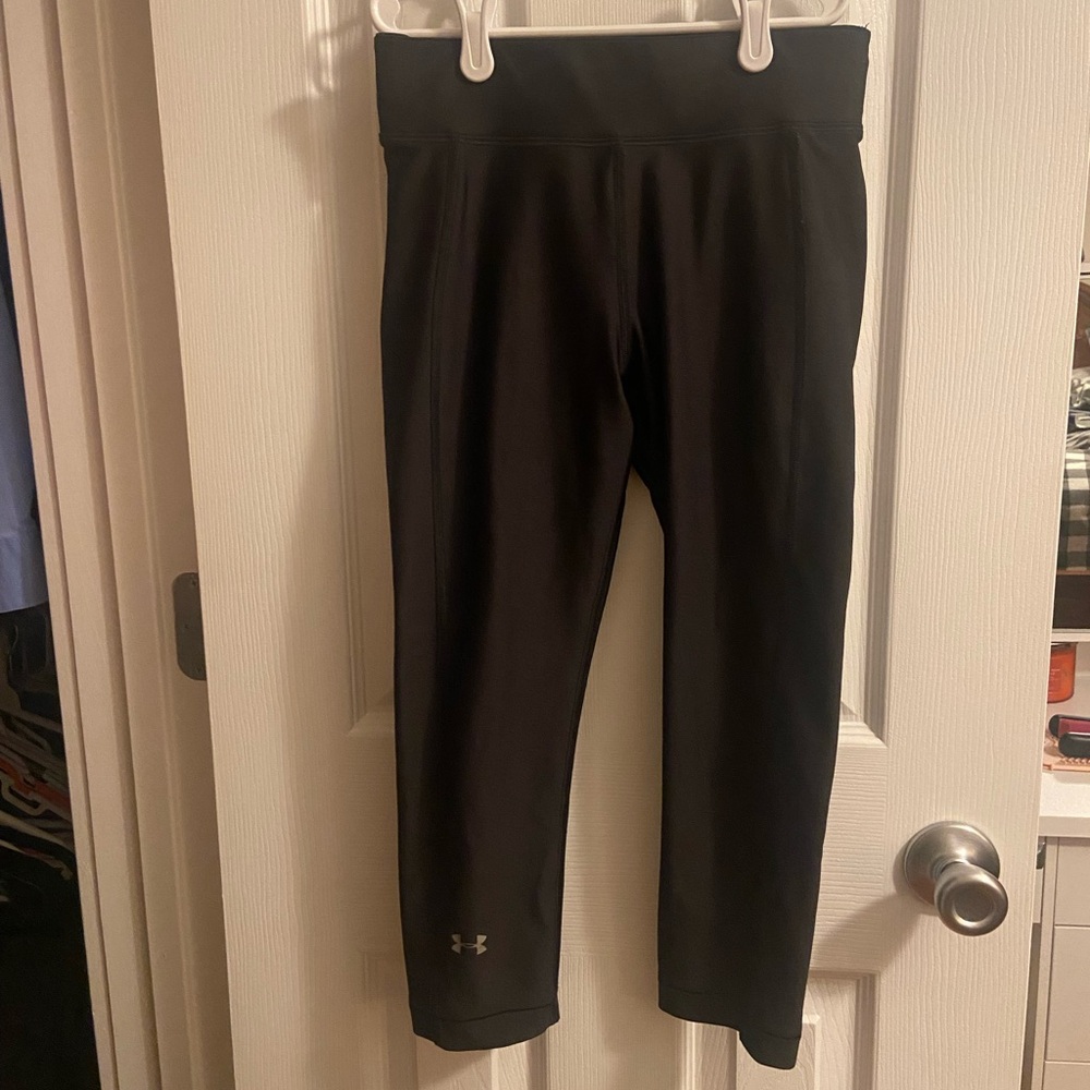Black under armour capris, excellent condition, small